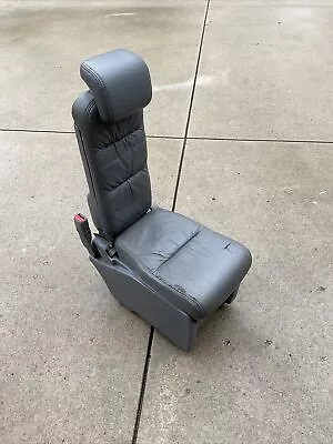 05-9 Honda Odyssey 2nd Row Middle Seat Jump Seat  Leather Gray Oem • $145