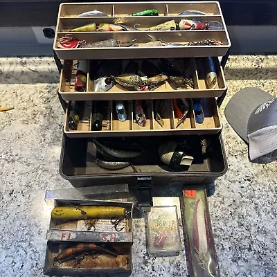 Fish N Chum Tackle Box Filled With Wooden Lures - South Bend Flatfish Creek Ch • $31