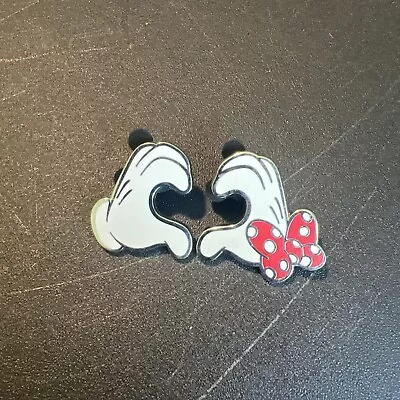 Disney Mickey & Minnie Mouse Holding Heart Hands Gloves Glove Pin Lot 2 • $8.99