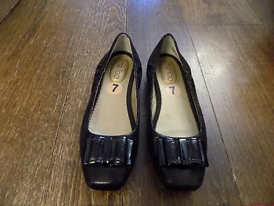 Me Too Damara Ballet Flats Patent Snake Black Layered Bow Gold .5  Heels Sz 7 • $22.99