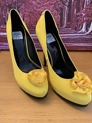 Gorgeous Holly Willoughby High Heel Shoes Yellow Size 5 Rose Detail • £15