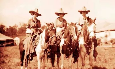 PENDLETON VINTAGE WESTERN RODEO COWGIRLS PHOTO ART 8 X 10 • $8.95