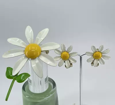 Vintage Daisy Brooch And Clip Earring Set Yellow White Green Enamel Gold Tone • $15