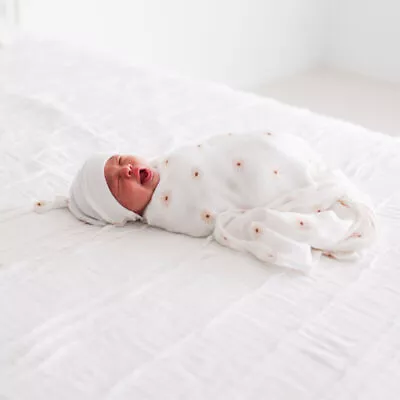 LuLuJo Muslin Swaddle Blanket | 100% Cotton Muslin | Super Soft - Daisies • £15.95