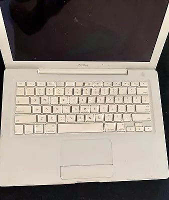 APPLE White MacBook A1181  13.3 • $29.99