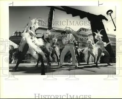 1994 Press Photo An Elvis Impersonator Performs At Flamingo Casino At Riverwalk • $19.99