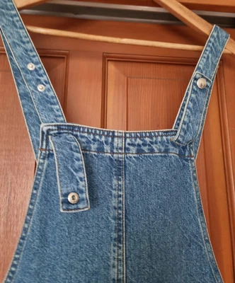 £5 • Buy Size 8  Denim Pinafore Dress Asos.