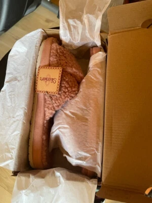 £19.99 • Buy Ladies Skechers Size 5 Furry Slippers. Brand New In Box