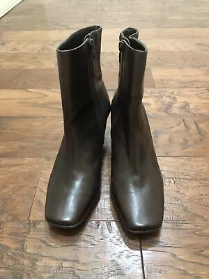 Antonio Melani Women's Size 7 Brown Leather Zip Ankle Heel Booties Boots B#14 • $18