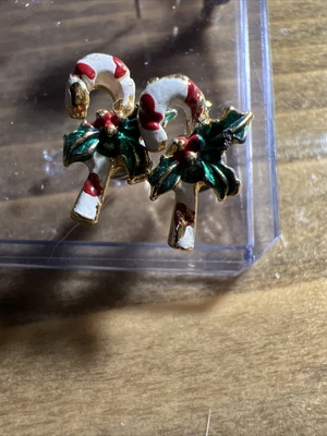 $0.99 • Buy Vintage Avon Candy Cane Earrings Gold Tone Enamel Studs Christmas Post￼￼