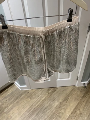 £10 • Buy Lovely Pair Of Ladies Sequin Shorts From H&M, Size 10/12!!