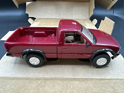 Ertl  AMT 1995 CHERRY RED METALIC CHEVROLET S-10 4X4 Dealer Promotion SUPER NICE • $29.99