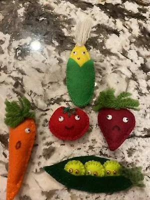 Vintage VTG Handmade Fruits Vegetables Felt Magnets- So Cute And Fun! 🌽🍓🫛🥕🍅 • £5.30