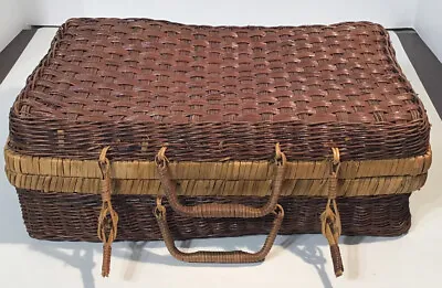 Small Vintage Wicker Basket Suitcase/Picnic Basket With Handles And Closures. • $19.99
