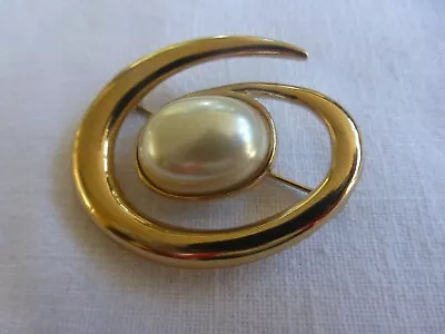 Vintage Monet Signed Golden Metal Faux Pearl Jelly Belly Pin Brooch 1.75  • $9.99