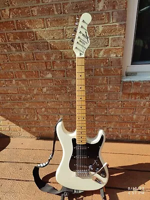 *RARE*Vintage 80's State Of The Art Strat Electric Guitar Beauty W/Gig Bag • $200