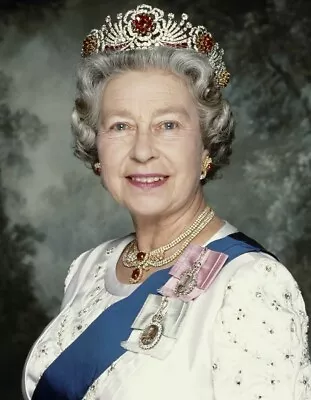 Queen Elizabeth POSTER - DIFFERENT SIZES - FRAMED OPTION (qe001) • £4.29