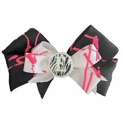  E  Monogrammed Bow • $10