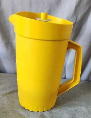 Tupperware 1 Quart Yellow Pitcher With White Push Button Lid 800-6 Vintage  • $10.50