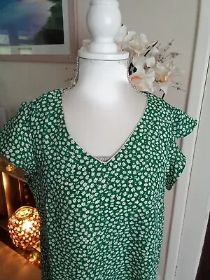 Ladies Daisy Ditzy Frill Top Size M/l Bnwt • £5