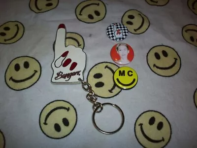 Miley Cyrus Bangerz Concert Tour 2014 Keychain & 3 Pinbacks. Smiley Never Used • $14.99