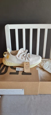 $450 • Buy Adidas Yeezy Boost 350 V2 Light US9