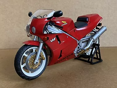 Tamiya Honda VFR750R RC30 1:12 Scale Motorcycle Plastic Kit Built Rare. • £50