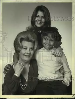 1980 Press Photo Charlotte Rae Lisa Whelchel Kim Fields In  The Facts Of Life  • $19.99