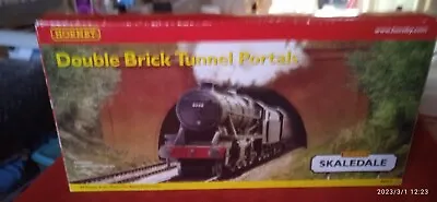 Hornby R8512 Skaledale Double Track Brick Tunnel Portals 2pcs MINT IN BOX • £16