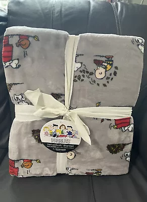 NWT Peanuts Snoopy Charlie Brown Fall Leaves Thanksgiving 90 X 90 Throw Blanket • $44.95