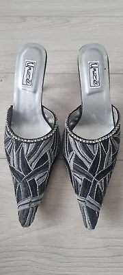 Unze Embellished Pointed Toe Shoes - Black - Size 7 • £7