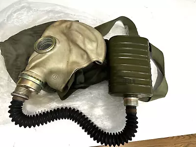  Polish Military Surplus Army Mp3 Gas Mask W/ Accessories & Carry Bag • $2