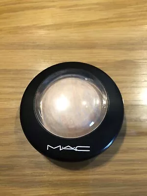 MAC Lightscapade Mineralise Skin Finish AB4 Baked Powder Highlighter. • £15