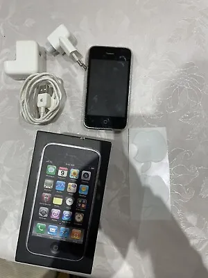 Apple IPhone 3GS 16gb White Boxed Sim Locked • £50