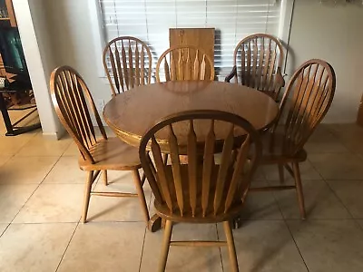 Round Oak Dining Table Set • $250