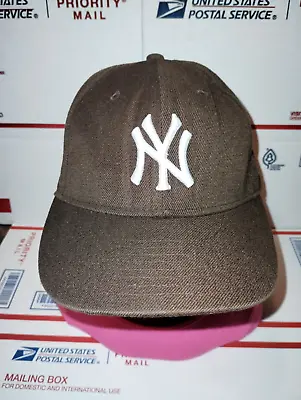 New Era MLB NY Yankees 7 3/8 Fitted Hat. • $19.99