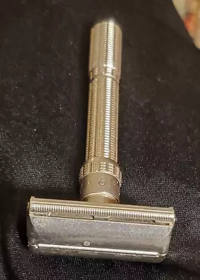 Vintage Gillette  Adjustable Safety Razor J-4 1964 • $29.50