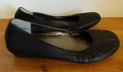 Me Too Womens 7M Soft Leather Ballet Flat Shoe Black • $10