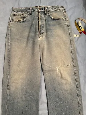 Vintage Levis Jeans • £17.99