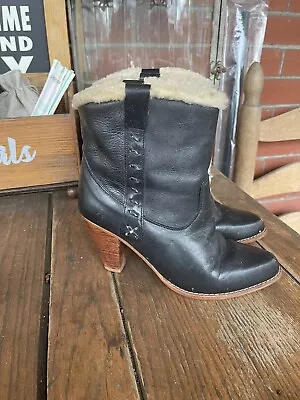 Vintage Ankle Boots Black Faux Fur Lined • $30