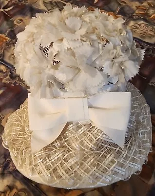 Vintage Womens Spring Easter Hat With White Flowers Ribbon & Bow Union Made 50s • $17