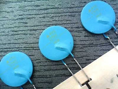 $1.09 • Buy Siemens 0.45 Ohm PTC Thermistor 5mm Pitch 12V 160C C945 B59945C160A70 LOT-5pcs