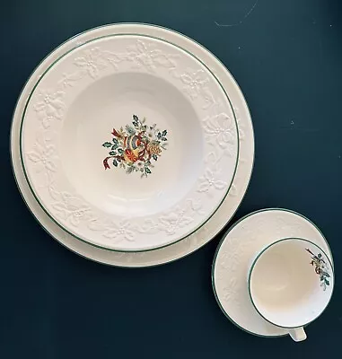 MIKASA Embossed Holly HOLIDAY SEASON 4-Piece Place Setting W RIMMED SOUP BOWLS • $34.99