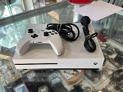 Microsoft Xbox One S Console In White 1tb (1681) - Bundle ! • $208.95