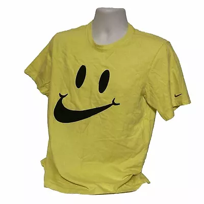 Nike Sportswear Go The Extra Smile T-shirt Men's Size Medium Smiley Face Swoosh • $15.99