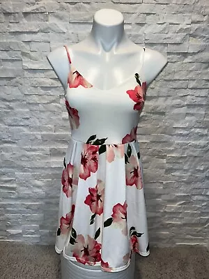 EUC Women's SOPRANO Hibiscus Flower Print Skater Dress Size Small • $19.99