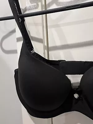 Victoria’s Secret Bra 32D • $29