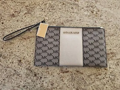 *MICHAEL KORS*  Center Stripe  Blk/Silver Clutch - NWT! • $50