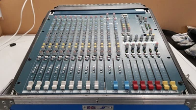 £106 • Buy Allen & Heath Mix Wizard 14:4:2 - Analog Mixer