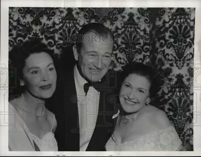 1953 Press Photo Maureen O'Sullivan John Wayne & Louella O. Parsons - Pix19659 • $29.88